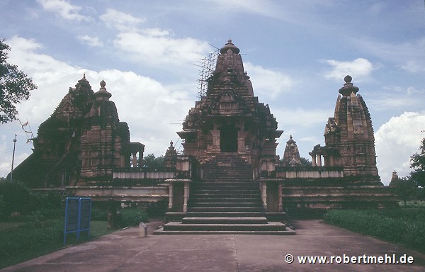Khajuraho: Kandariya Mahadev Temple, Corner-temple in total