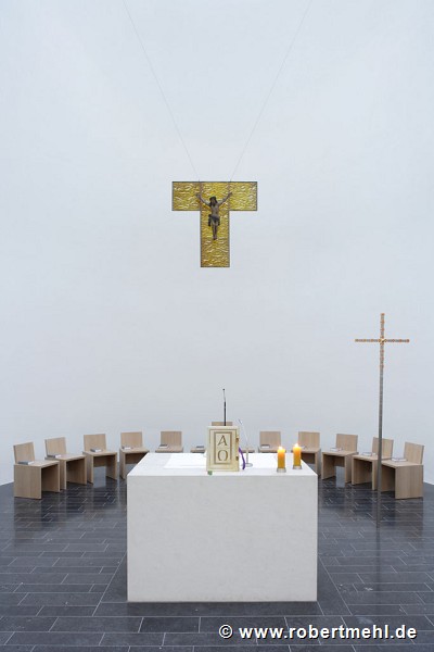 Church by the Sea: choir with altar and Tau-cross