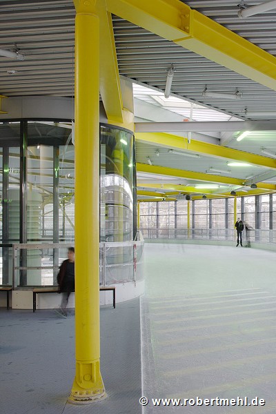 Lentpark: elevated ice rink 3