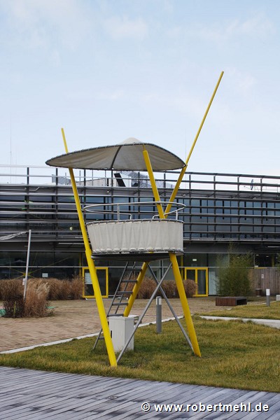 Lentpark: pool watch tower