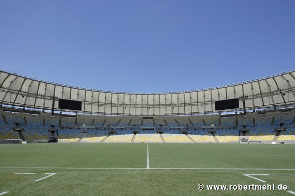 Maracanã stadium: green at center line, landscape