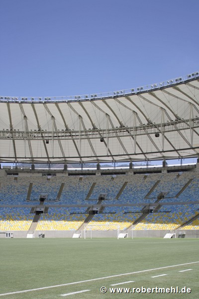 Maracanã stadium: southern stand seen from green