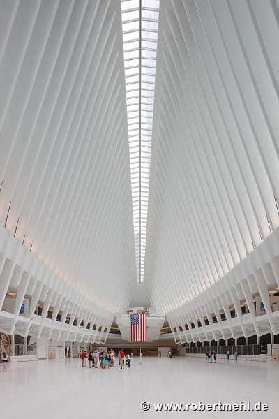 WTC Oculus: main hall, axial, portrait picture
