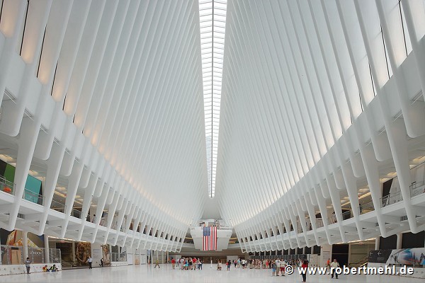 WTC Oculus: main hall, axial, landscape picture