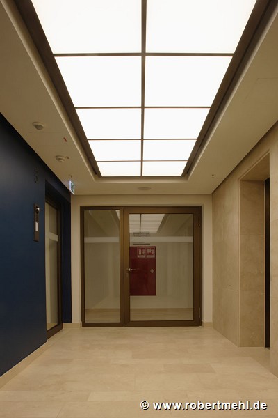 One Goethe Plaza: elevator lobby standard level 1