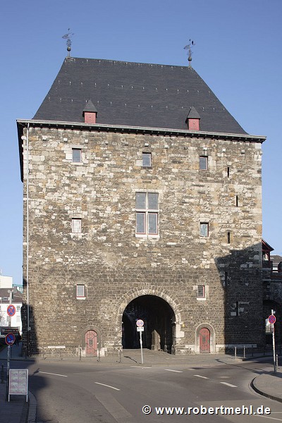 Pont-gate: eastern view from Pont-street