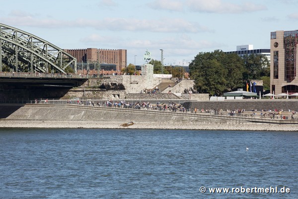 Rhine-boulevard: river-side view of Deutzer-bridge, lower detail