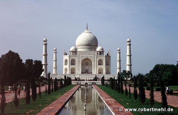 Taj Mahal, Agra: main axis facing grave-mosque