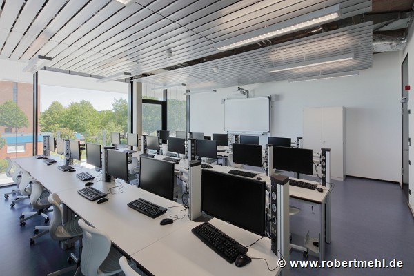 TBZ of IHK-Cologne: first floor computer trainee-room, pict 1