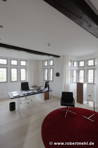 Tebartz-van Elst: frame house: tall office at the first floor