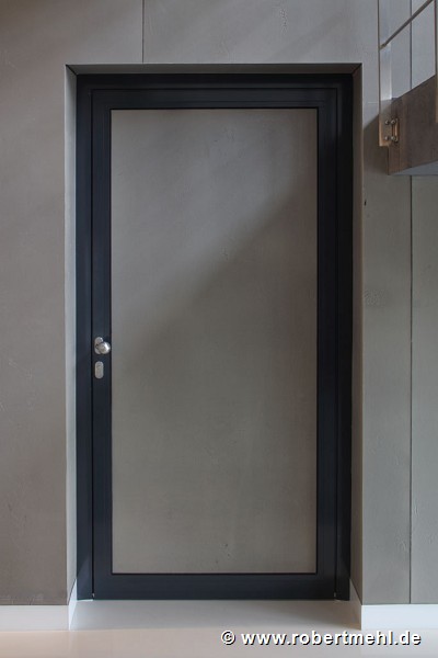 Novoferm tormatic: concrete-look-door, fig. 1