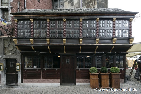 Aachen town-hall: Postwagen-Restaurant, wood-made-wing