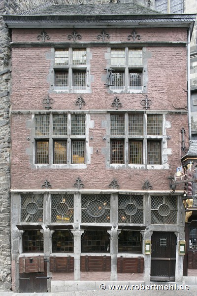 Aachen town-hall: Postwagen-Restaurant, stone-made-wing