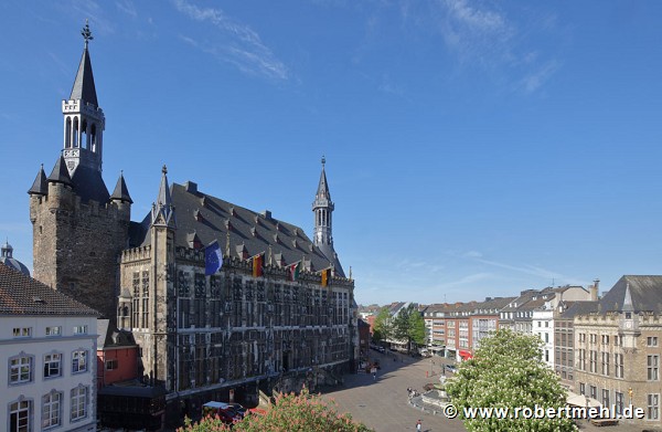Aachen town-hall: elevated market-place view from North