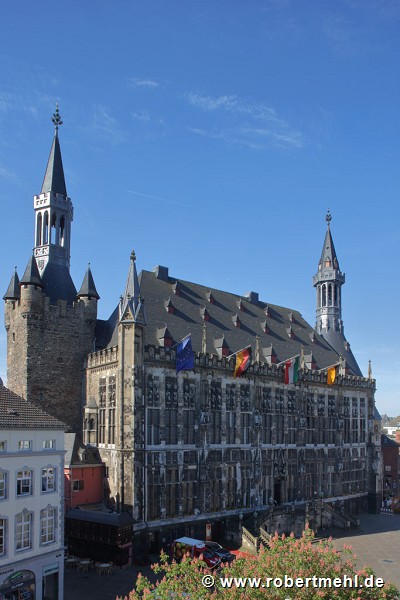 Aachen town-hall: elevated façade-view from North