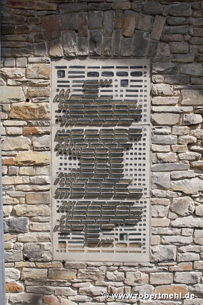 Aachen town-hall: fibre-concrete window-refurbishment mock-up