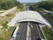 A3-Grünbrücke Mönau: Vogelperspektive mit Horizont