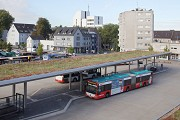 Neue Bahnstadt Opladen: ZOB von Bahnsteigbrücke gesehen